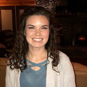 Meet your Posher, Alexis